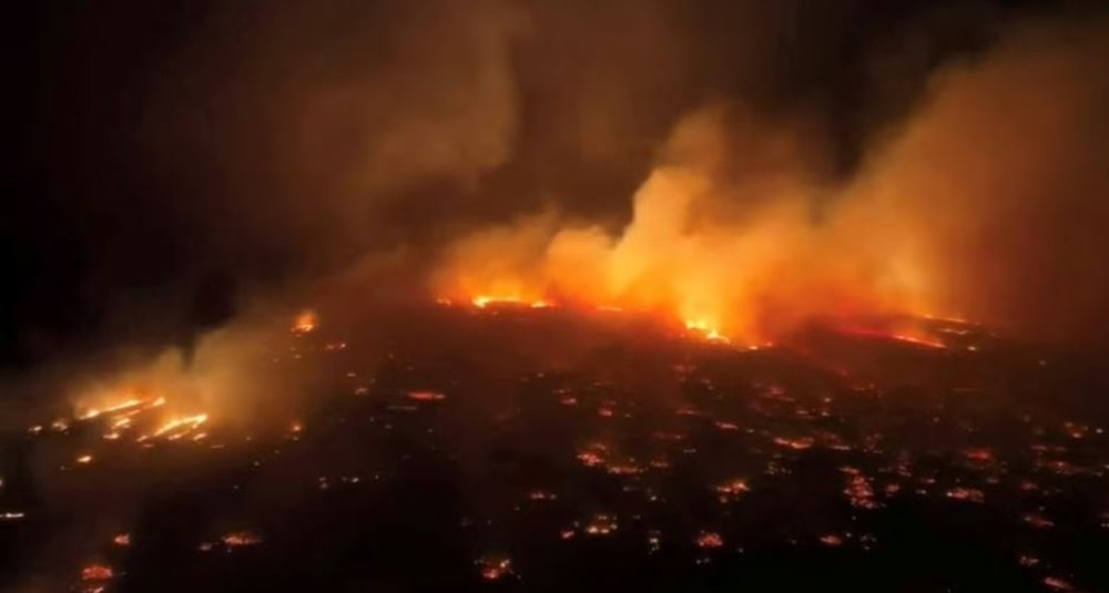 Flak&euml;t p&euml;rfshijn&euml; ishujt e Hauait/ 6 viktima nga zjarret