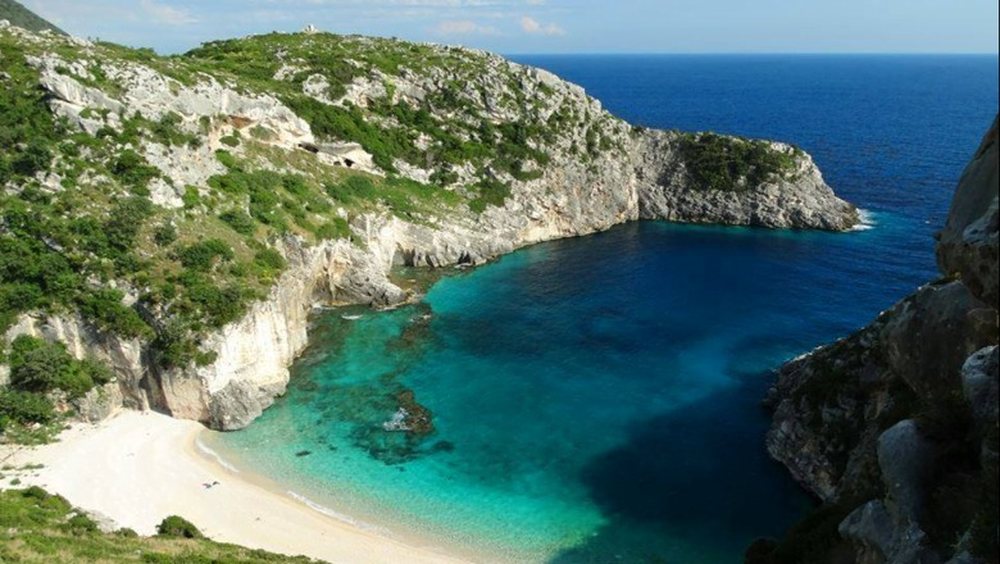 Kishin humbur duke vizituar Karaburunin, gjendet &ccedil;ifti francez