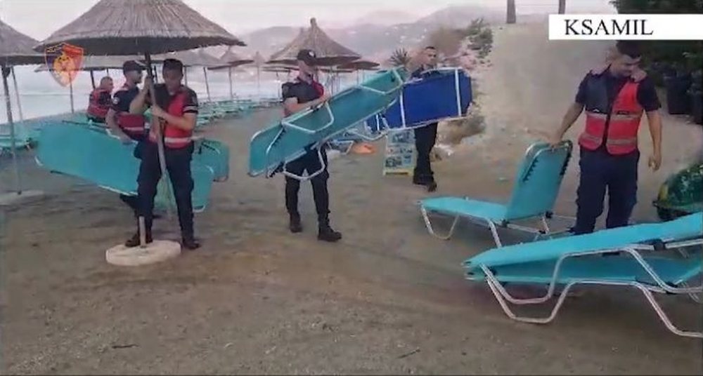 Zaptuan plazhe publike n&euml; Ksamil, n&euml;n hetim 2 administrator&euml;