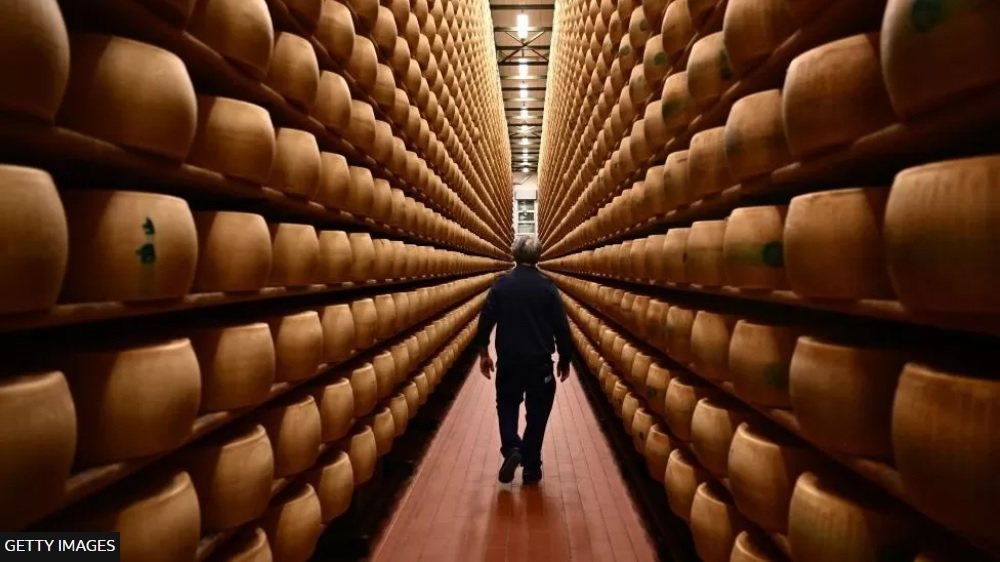 E zun&euml; posht&euml; rrotat e djathit, humb jet&euml;n italiani