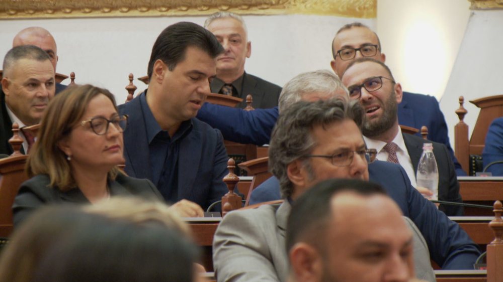 Bardhi ironizon Bash&euml;n: S&rsquo;mund t&euml; jesh pro-amerikan kur sillesh