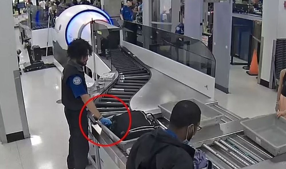 Pamjet e pazakonta/ Si stafi i aeroportit t&euml; Majemit vidhte bagazhet