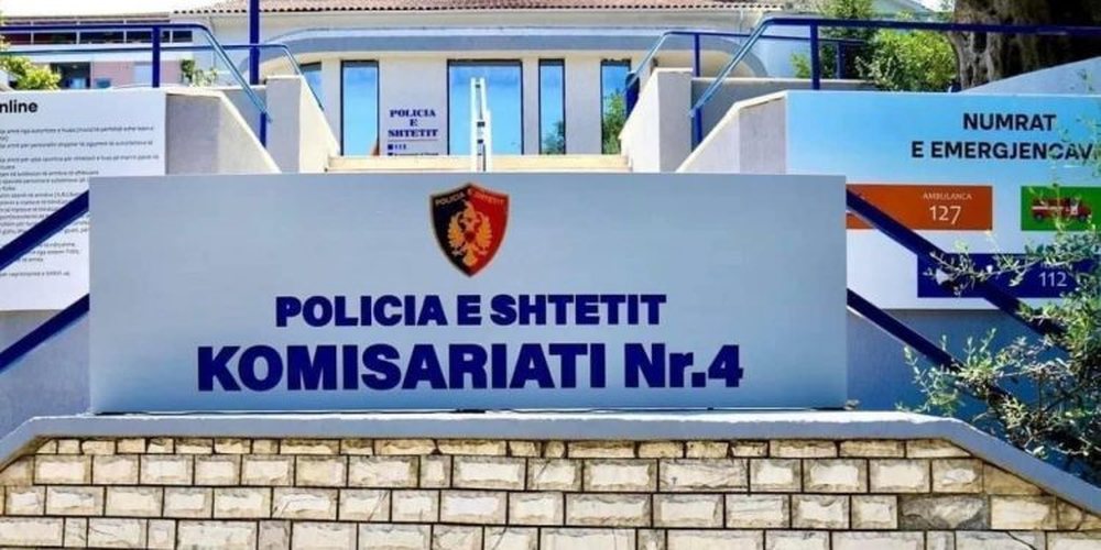 Mbajt&euml;n peng 20-vje&ccedil;arin dhe i k&euml;rkuan para, prangosen 2