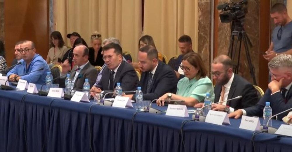 Mediu: Sugjeroj takim t&euml; p&euml;rjavsh&euml;m, t&euml; jemi t&euml;