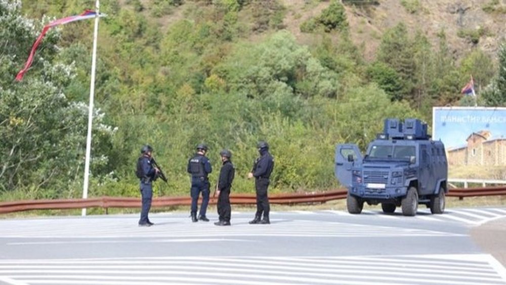 Prej kat&euml;r dit&euml;sh e bllokuar nga sulmi i grupit serb, hapet rruga
