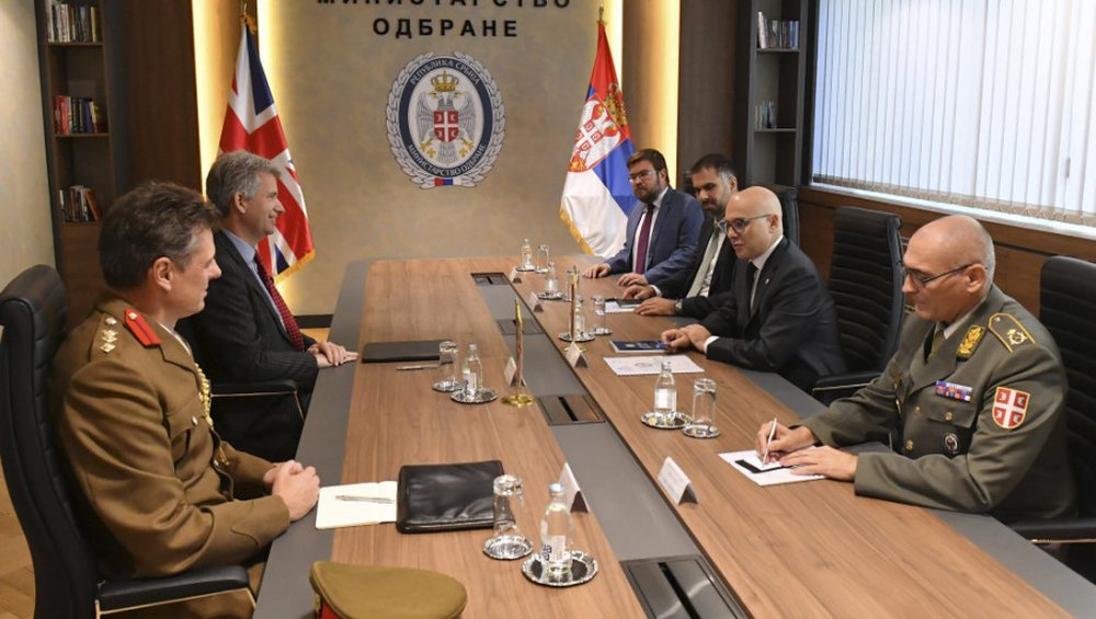 Ministri serb i Mbrojtjes: Negociatat me Kosov&euml;n do t&euml; b&euml;hen