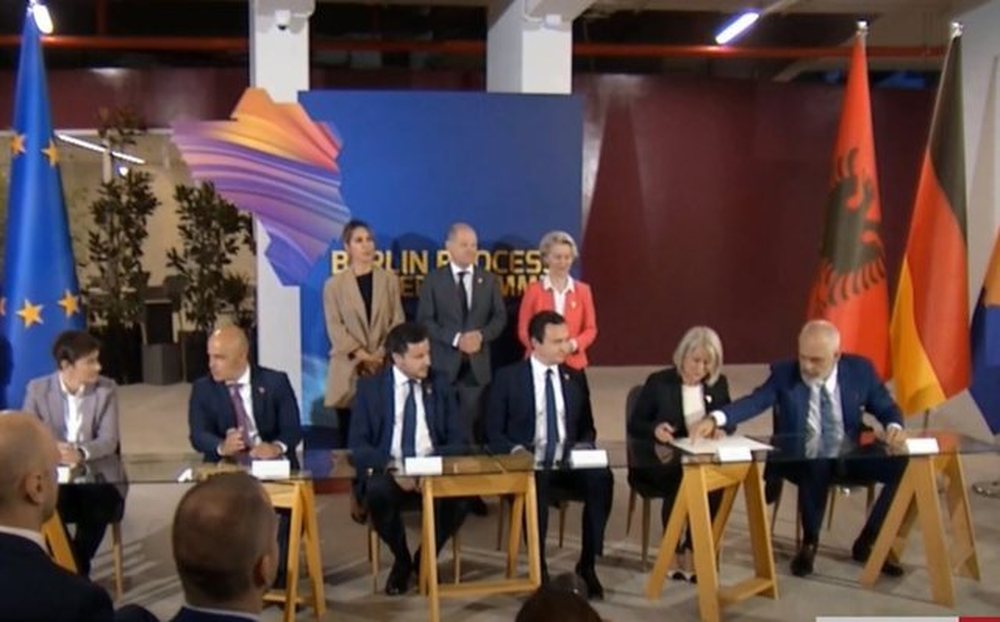 Samiti Berlinit/ &Ccedil;far&euml; p&euml;rmban marr&euml;veshja e