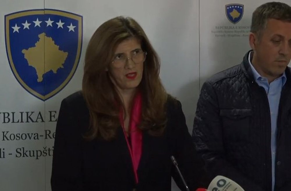 "Serbia po nd&euml;rton baz&euml; ushtarake af&euml;r kufirit me
