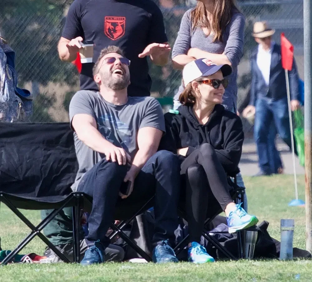 Affleck dhe aktorja shfaqen n&euml; publik s&euml; bashku pas momentit intim