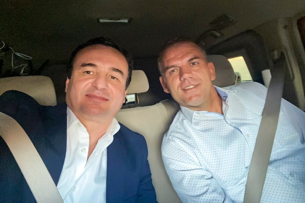 Me djalin e Adem Jasharit, Albin Kurti drejt Tiran&euml;s p&euml;r