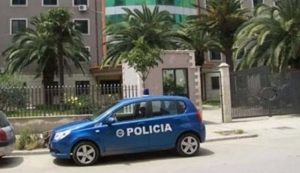 Vrau baban&euml; me kat&euml;r plumba, gjendet arma e krimit n&euml; Durr&euml;s