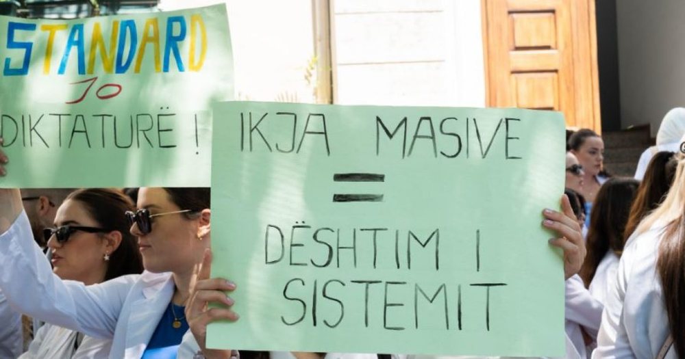 Gjykata Kushtetuese rr&euml;zon qeverin&euml;: Jo 5 vite pun&euml; me detyrim