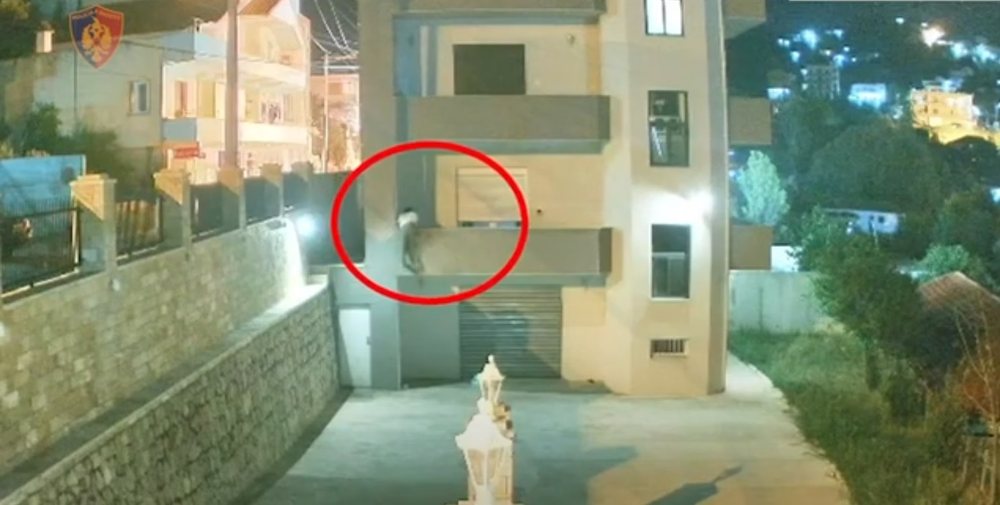Pamjet/ Pranga hajdutit t&euml; Tiran&euml;s q&euml; hynte nga ballkonet e