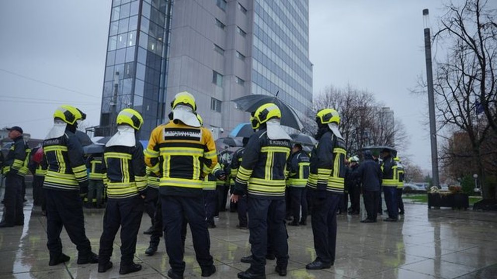 Kosov&euml;, zjarrfik&euml;sit n&euml; protest&euml; p&euml;r t&euml;