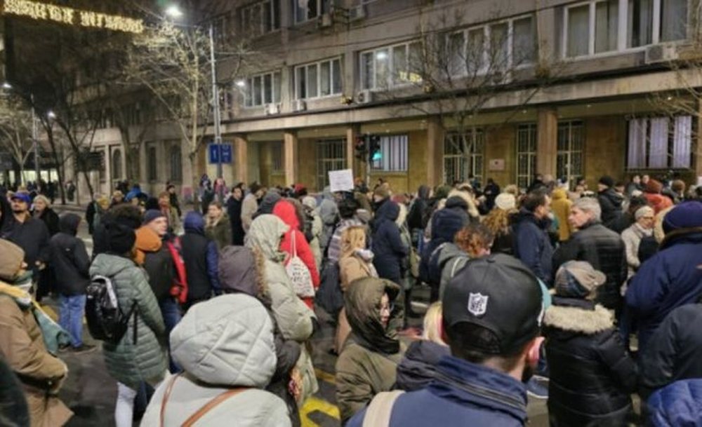 Tjet&euml;r protest&euml; n&euml; Beograd, opozita nuk pranon fitoren e