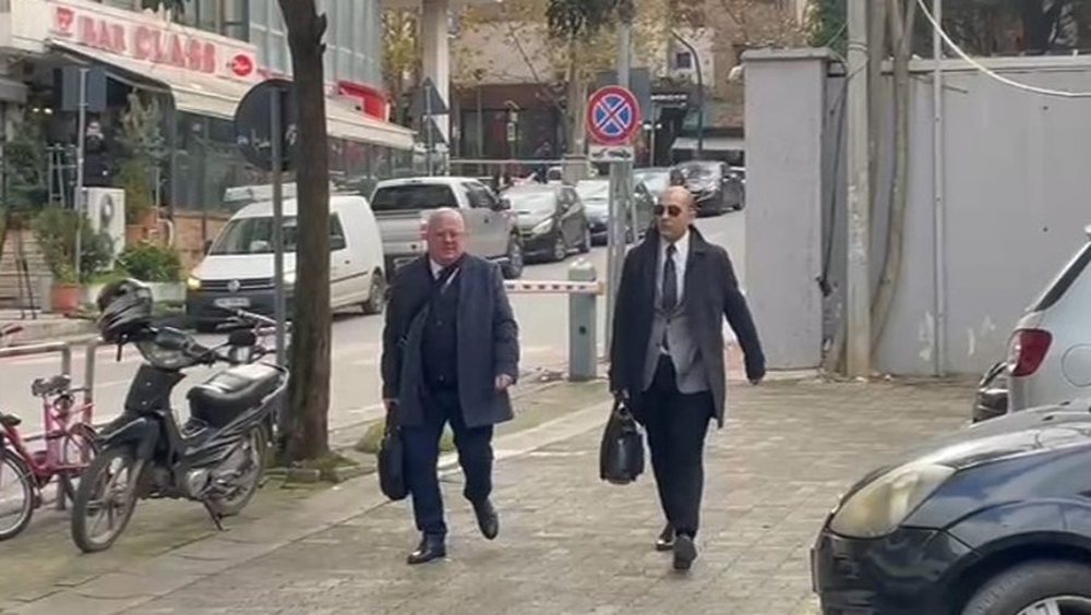 Seanca p&euml;r ish-kryeministrin, avokat&euml;t k&euml;rkes&euml; n&euml;