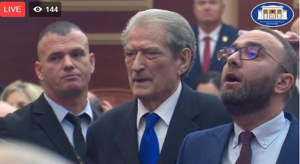 VIDEO/ Rama n&euml; sall&euml;, votohet p&euml;r arrestimin e Sali Berish&euml;s