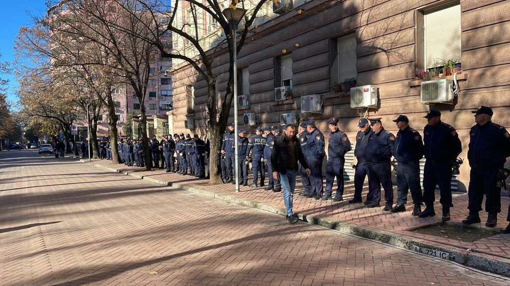 700 efektiv&euml; p&euml;r protest&euml;n e thirrur nga ish-kryeministri Berisha
