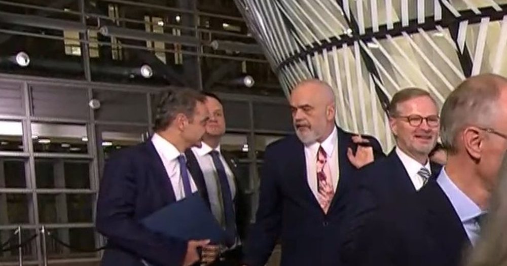Analiza e grek&euml;ve/ Pse Sholz mbajti an&euml;n e Ram&euml;s p&euml;r