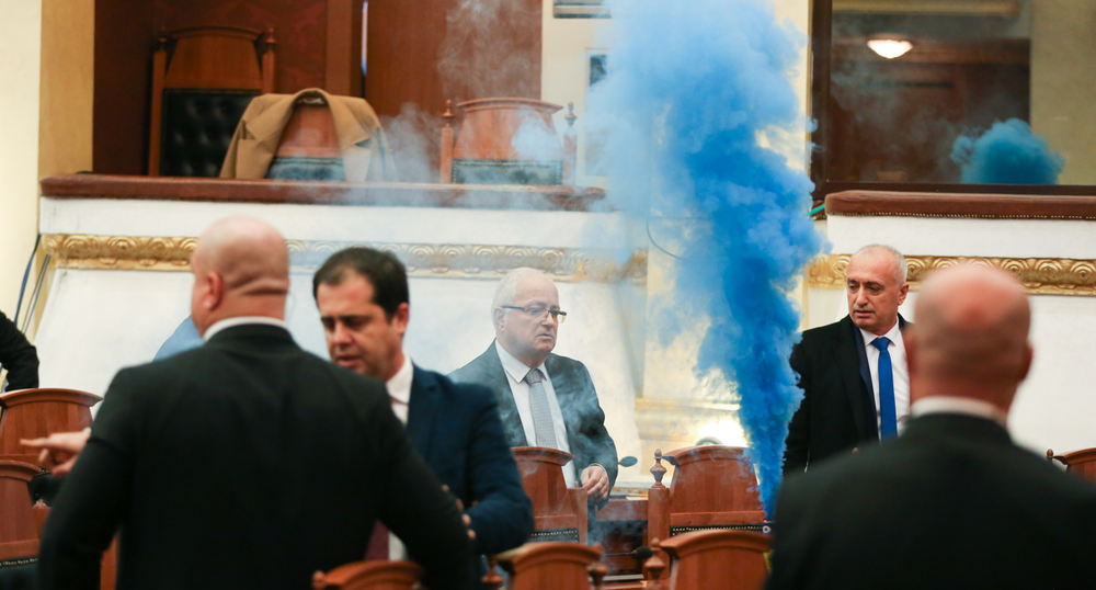 Ndez&euml;n flakadan&euml; n&euml; Parlament, p&euml;rjashtohen 3 deputet&euml;