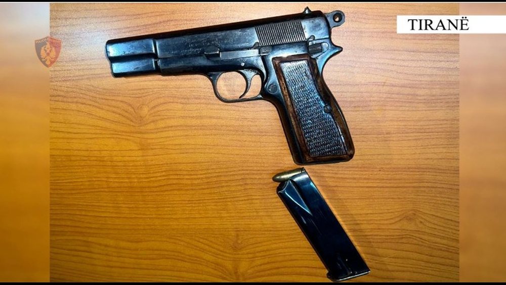 L&euml;vizte me arm&euml; dhe municion luftarak, arrestohet 42-vje&ccedil;ari