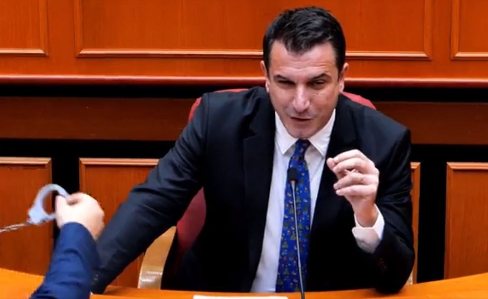 "Ky &euml;sht&euml; nj&euml; vend q&euml; nuk ta fal kollaj suksesin",