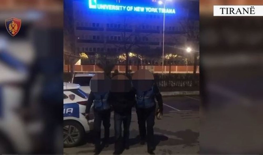 P&euml;rs&euml;rit&euml;si, kapet "mat" 40-vje&ccedil;ari n&euml;