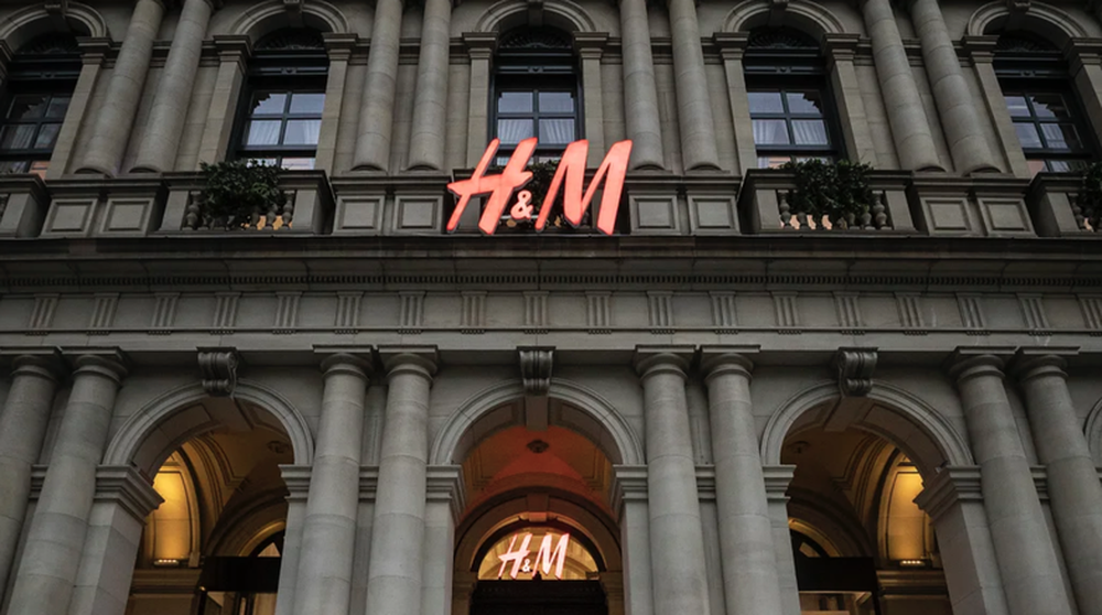 Akuza p&euml;r seksualizimin e f&euml;mij&euml;ve, gjiganti 'H&M'
