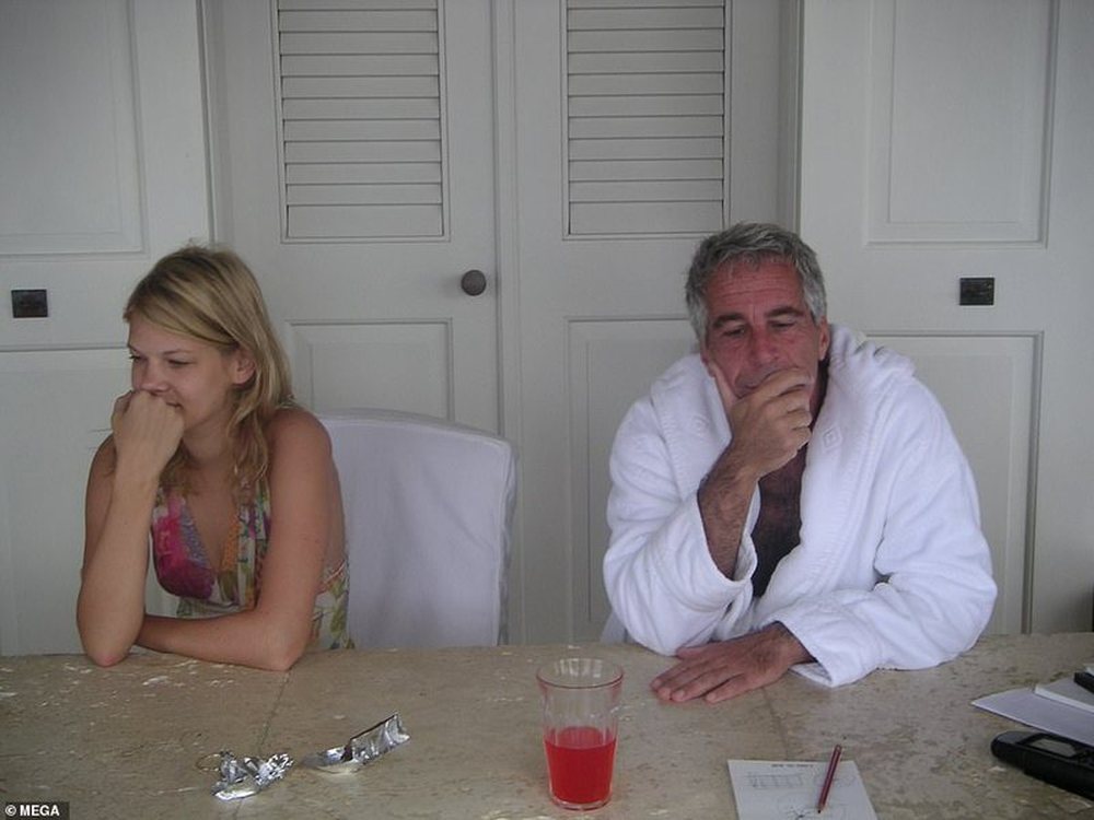 Del lista me 187 "kontakte" VIP t&euml; Jeffrey Epstein - Nga Clinton,