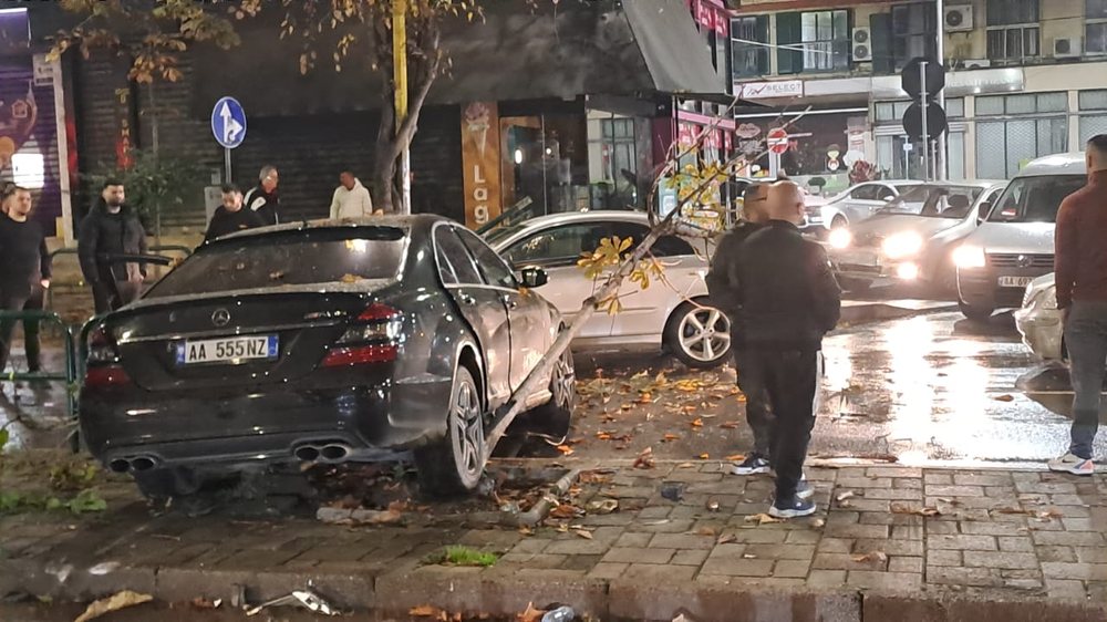 Aksidenti n&euml; Tiran&euml;, arrestohet shoferi 22-vje&ccedil;ar q&euml;
