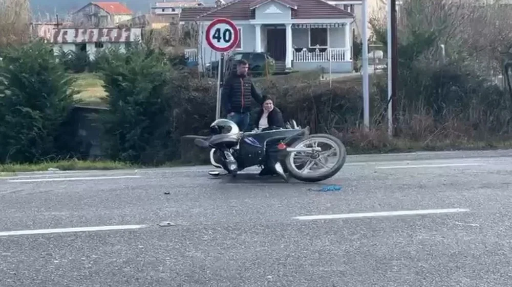 Aksident n&euml; autostrad&euml;n Lezh&euml;-Milot, motori p&euml;rplaset me