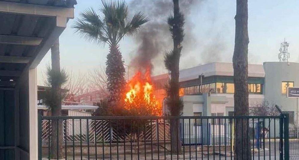 P&euml;rfshihet nga zjarri fabrika e parfumeve n&euml; Turqi, 1 i vdekur, 3