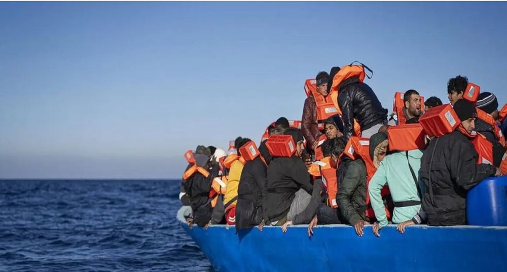 Shp&euml;tohen dy anije me emigrant&euml; t&euml; paligjsh&euml;m n&euml;