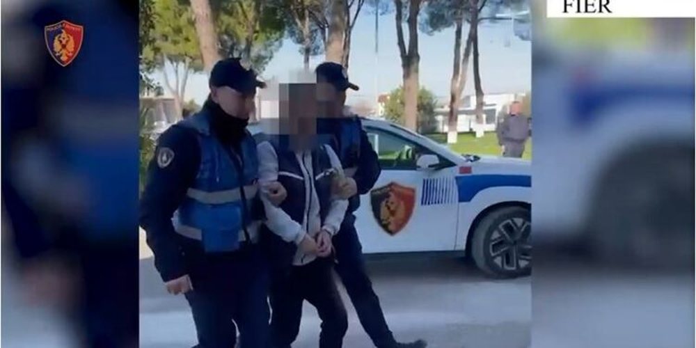 Fier/ N&euml; k&euml;rkim nga policia p&euml;r transportimin e 11