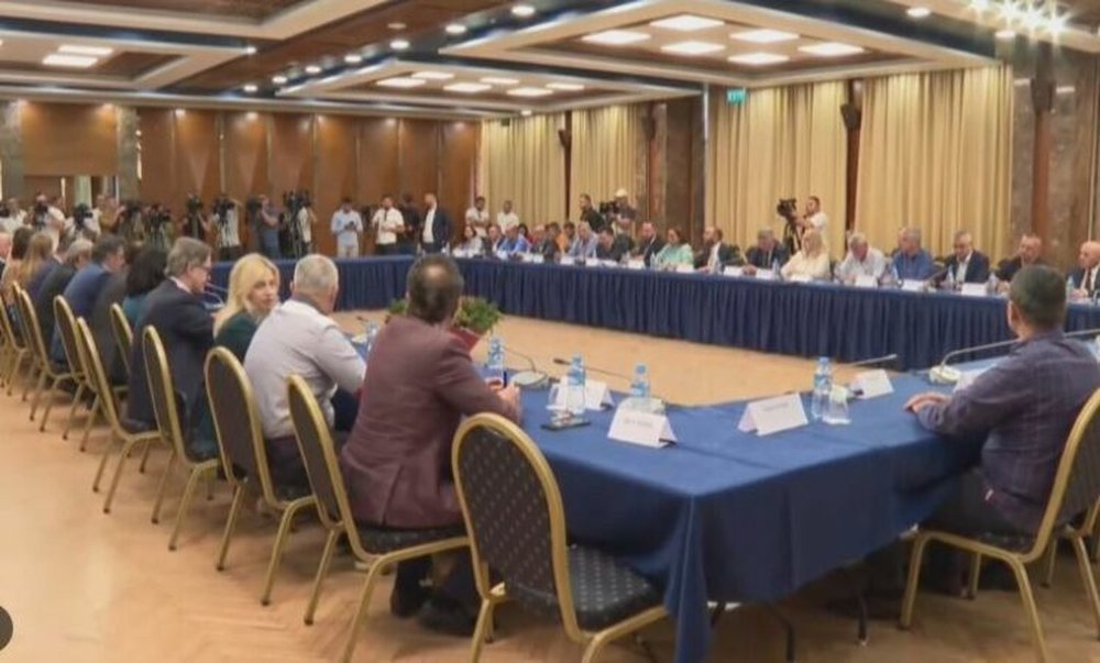 Zbardhen diskutimet brenda grupit t&euml; PD-s&euml;, nga aksioni opozitar te