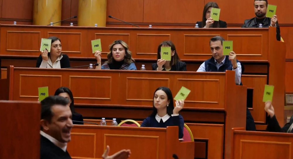 Presion edhe n&euml; K&euml;shillin Bashkiak/ Veliaj i mbyll goj&euml;n