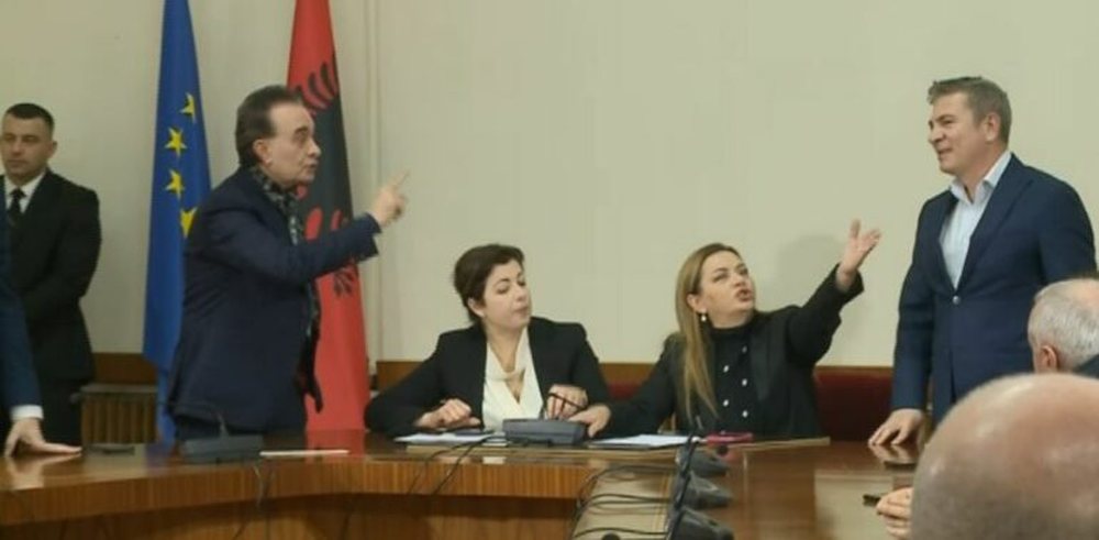 Debate t&euml; forta mes deputet&euml;ve t&euml; PS-s&euml; dhe opozit&euml;s,