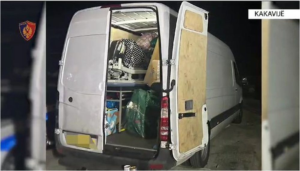 Kontrabandonin mallra nga dogana e Kakavij&euml;s, arrestohet 38-vje&ccedil;ari,