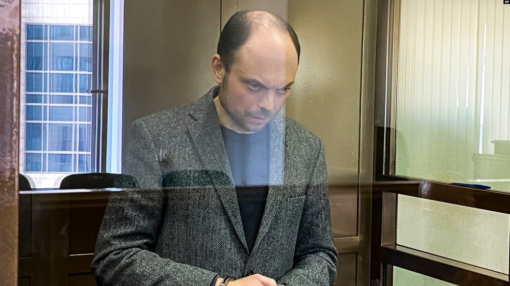 U mbijetoi dy helmimeve, zhduket n&euml; burg kund&euml;rshtari i Vladimir Putin
