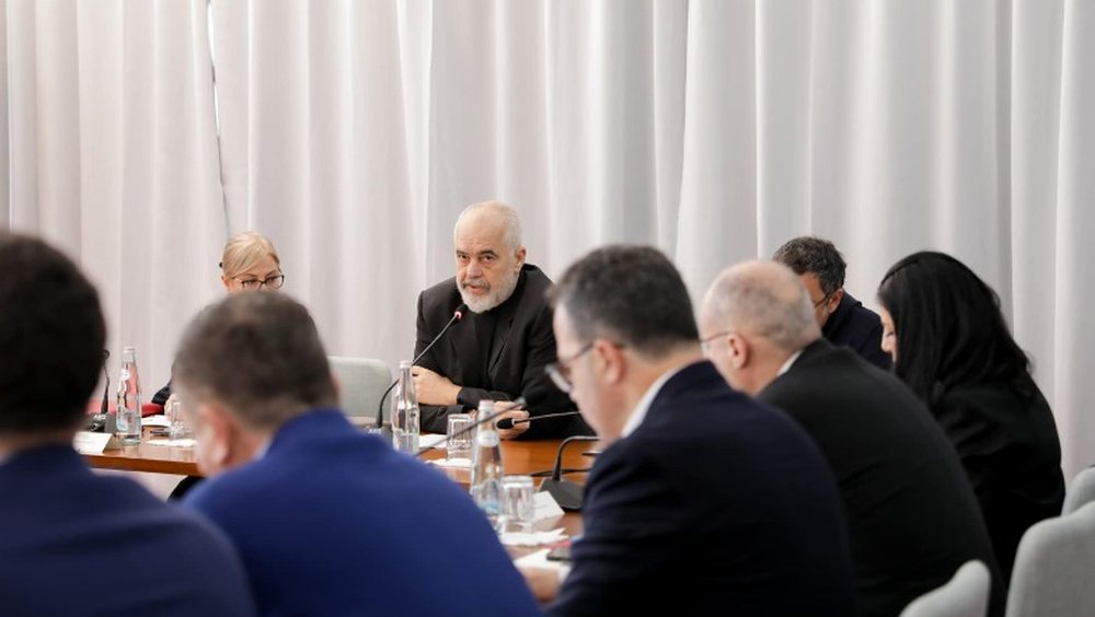 Dita e dyt&euml; e mbledhjes s&euml; qeveris&euml; n&euml; Sh&euml;ngjin, pikat