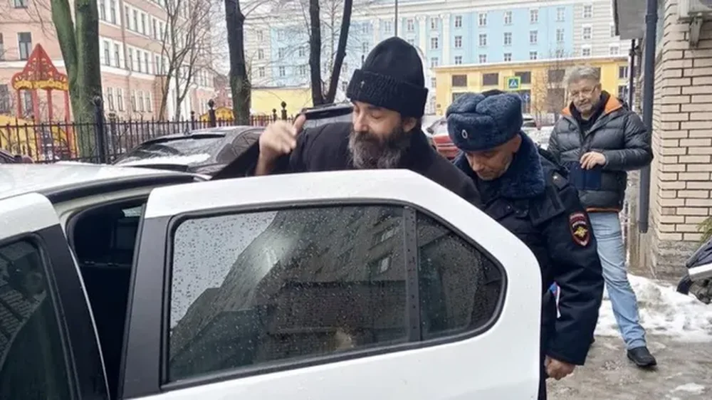 B&euml;nin homazhe p&euml;r Navalnyn, mbi 400 t&euml; arrestuar n&euml; Rusi