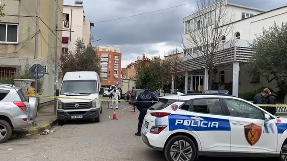 E r&euml;nd&euml; n&euml; Kor&ccedil;&euml;/ N&euml;n&euml; e bij&euml; gjenden