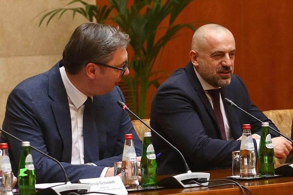 Si po nd&euml;rhyn Vu&ccedil;i&ccedil; n&euml; drejt&euml;sin&euml; serbe