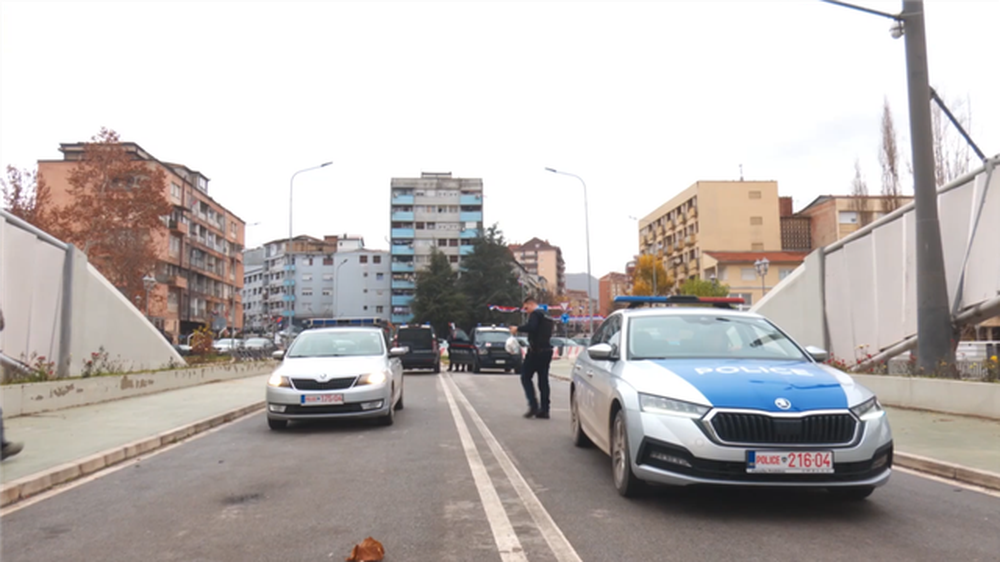 Policia po heton shp&euml;rndarjen e disa fletushkave n&euml; veri t&euml;