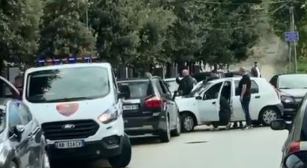Librazhd/ Theu mas&euml;n e siguris&euml; &lsquo;Arrest sht&euml;pie&rsquo; dhe