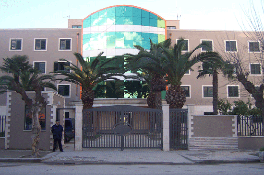 Vihen 4 persona n&euml; pranga n&euml; Durr&euml;s, dy prej tyre godit&euml;n dy