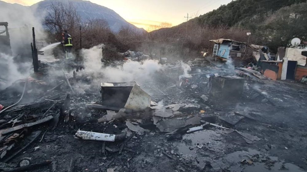 E r&euml;nd&euml; n&euml; Mal t&euml; Zi, humbin jet&euml;n 4 persona nga zjarri