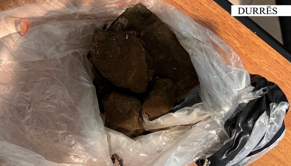 Shp&euml;rndanin kanabis &ccedil;okollat&euml; dhe kokain&euml;, arrestohen