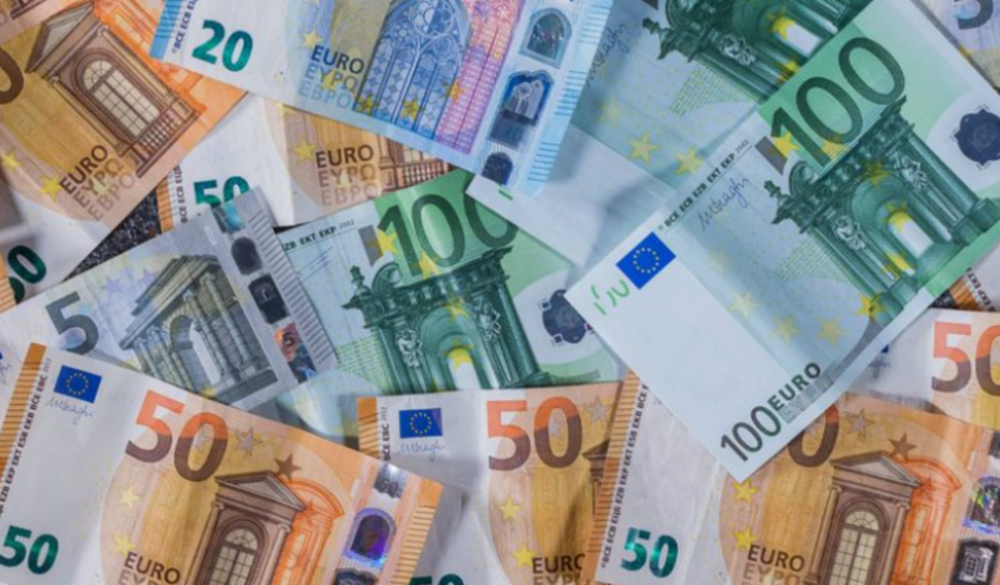 Denoncoi &ldquo;bankierin&rdquo; p&euml;r mashtrin, edhe kall&euml;zuesi n&euml;