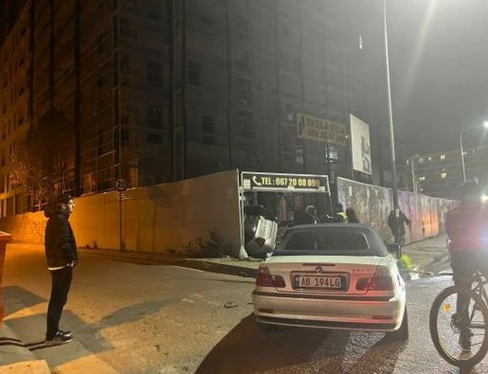 Aksident n&euml; &ldquo;Don Bosko&rdquo;, p&euml;rplasen dy makina, nj&euml;ra